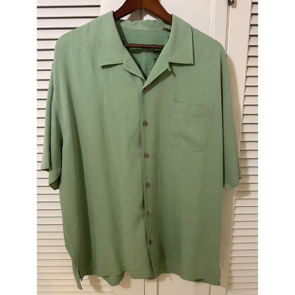 Tommy Bahama Men's XL Green Silk Camp Shirt Short Sleeve Embroidered
